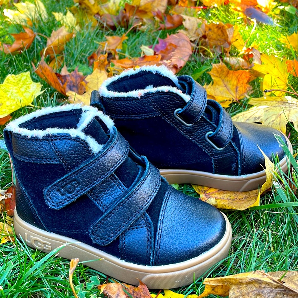 UGG boots, Renton II, size 8, little boys